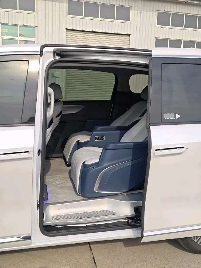 2025 Buick GL8 2.0T 237HP L4 9AT,autocango,china used car exporter,china ev exporter,chinese used car exporter,chinese used ev exporter