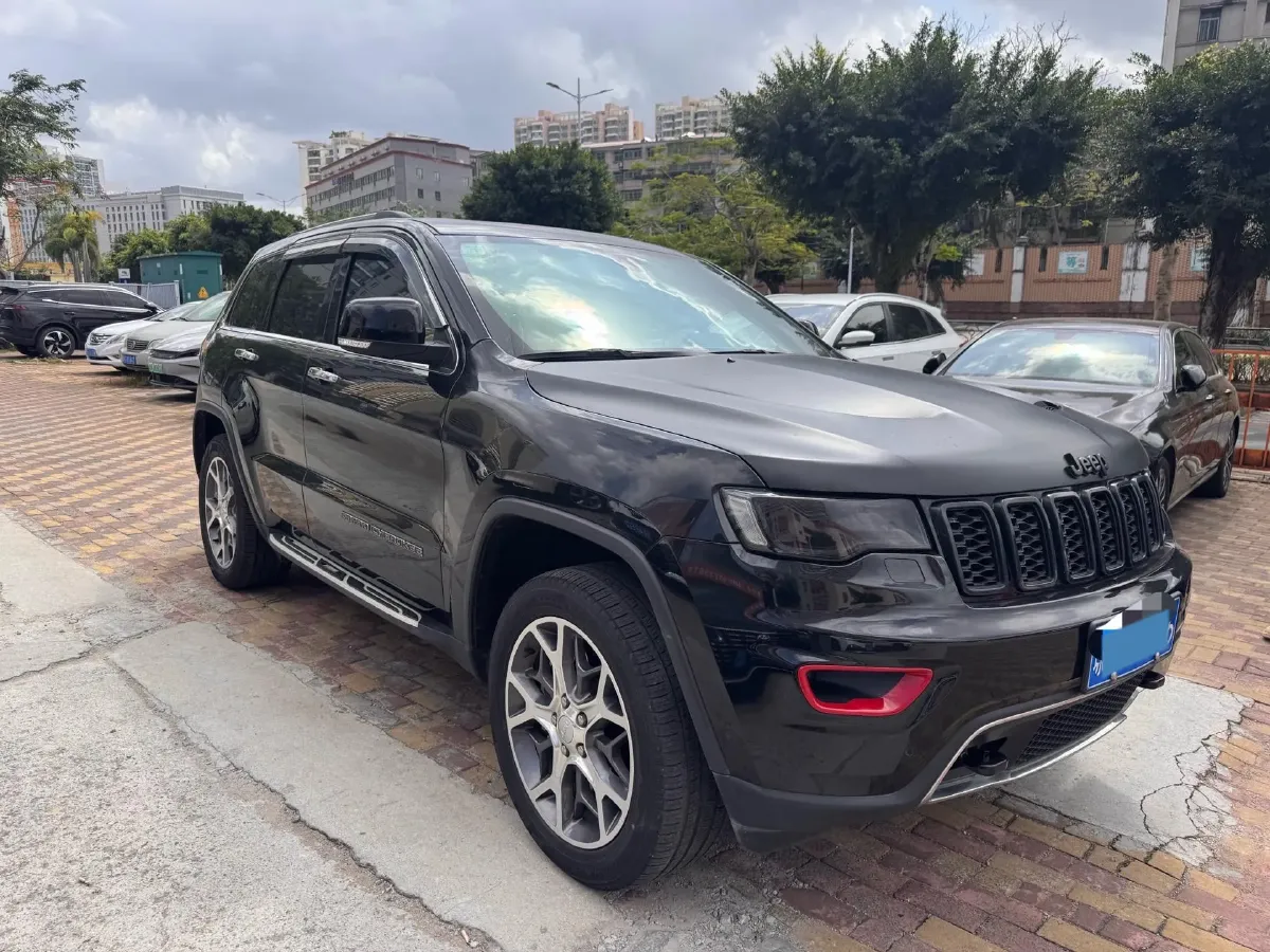 2020 Jeep Grand Cherokee 3.6L 286HP V6 8AT,autocango,china used car exporter,china ev exporter,chinese used car exporter,chinese used ev exporter