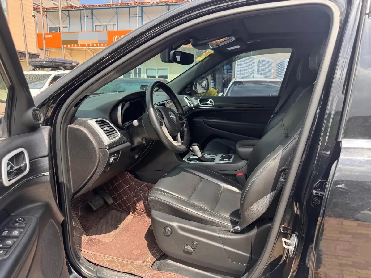 2020 Jeep Grand Cherokee 3.6L 286HP V6 8AT,autocango,china used car exporter,china ev exporter,chinese used car exporter,chinese used ev exporter