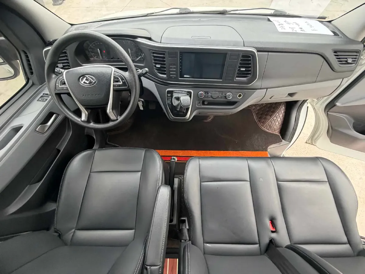 2019 MAXUS XinTu V80 2.5T 136HP L4 6MT,autocango,china used car exporter,china ev exporter,chinese used car exporter,chinese used ev exporter