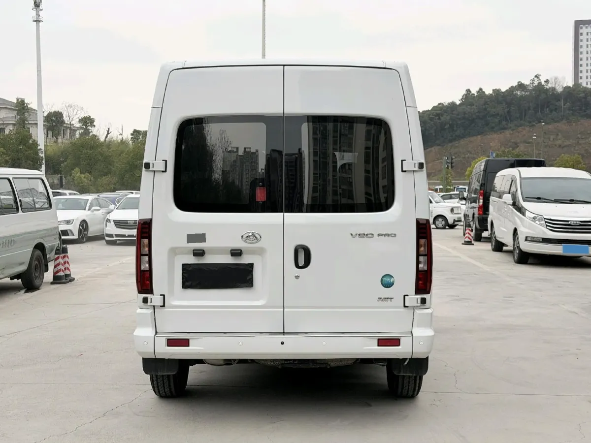 2019 MAXUS XinTu V80 2.5T 136HP L4 6MT,autocango,china used car exporter,china ev exporter,chinese used car exporter,chinese used ev exporter