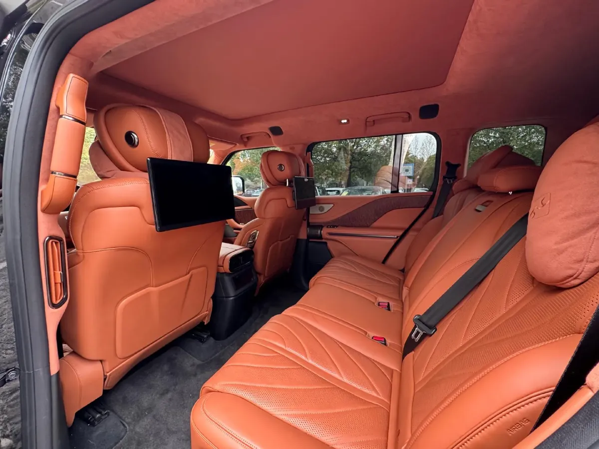 2023 YangWang U8 2.0T 272HP L4 REEV 49.05KWH,autocango,china used car exporter,china ev exporter,chinese used car exporter,chinese used ev exporter