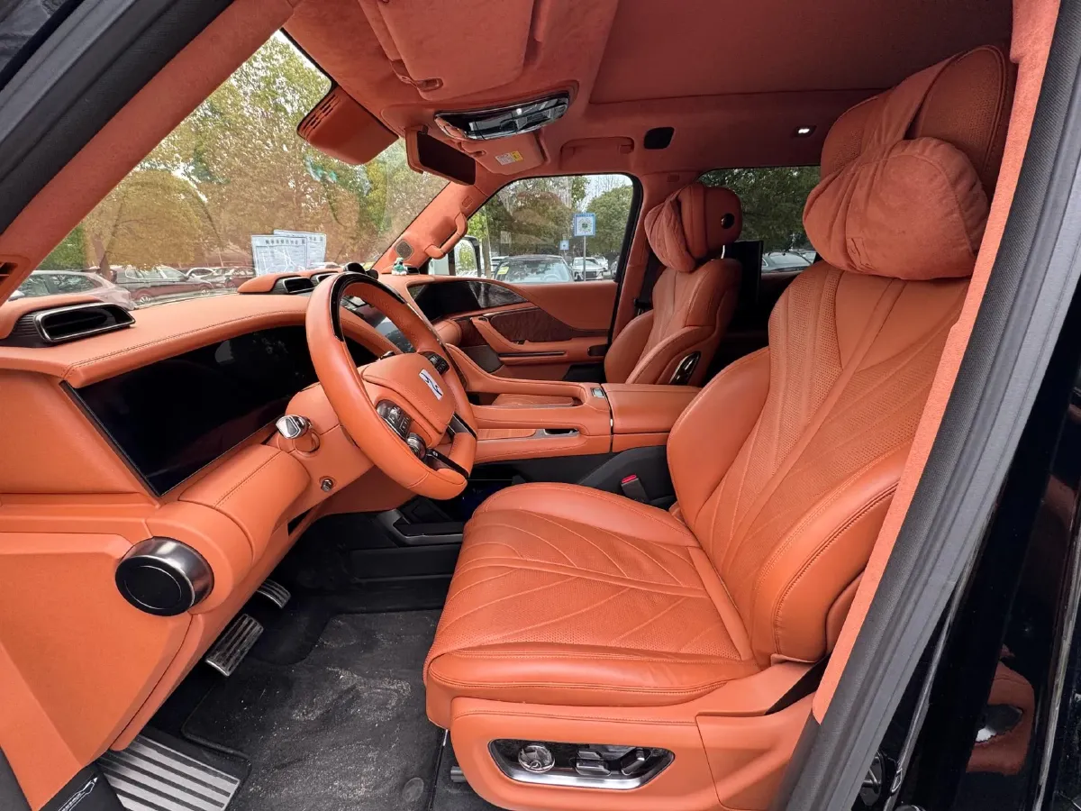 2023 YangWang U8 2.0T 272HP L4 REEV 49.05KWH,autocango,china used car exporter,china ev exporter,chinese used car exporter,chinese used ev exporter