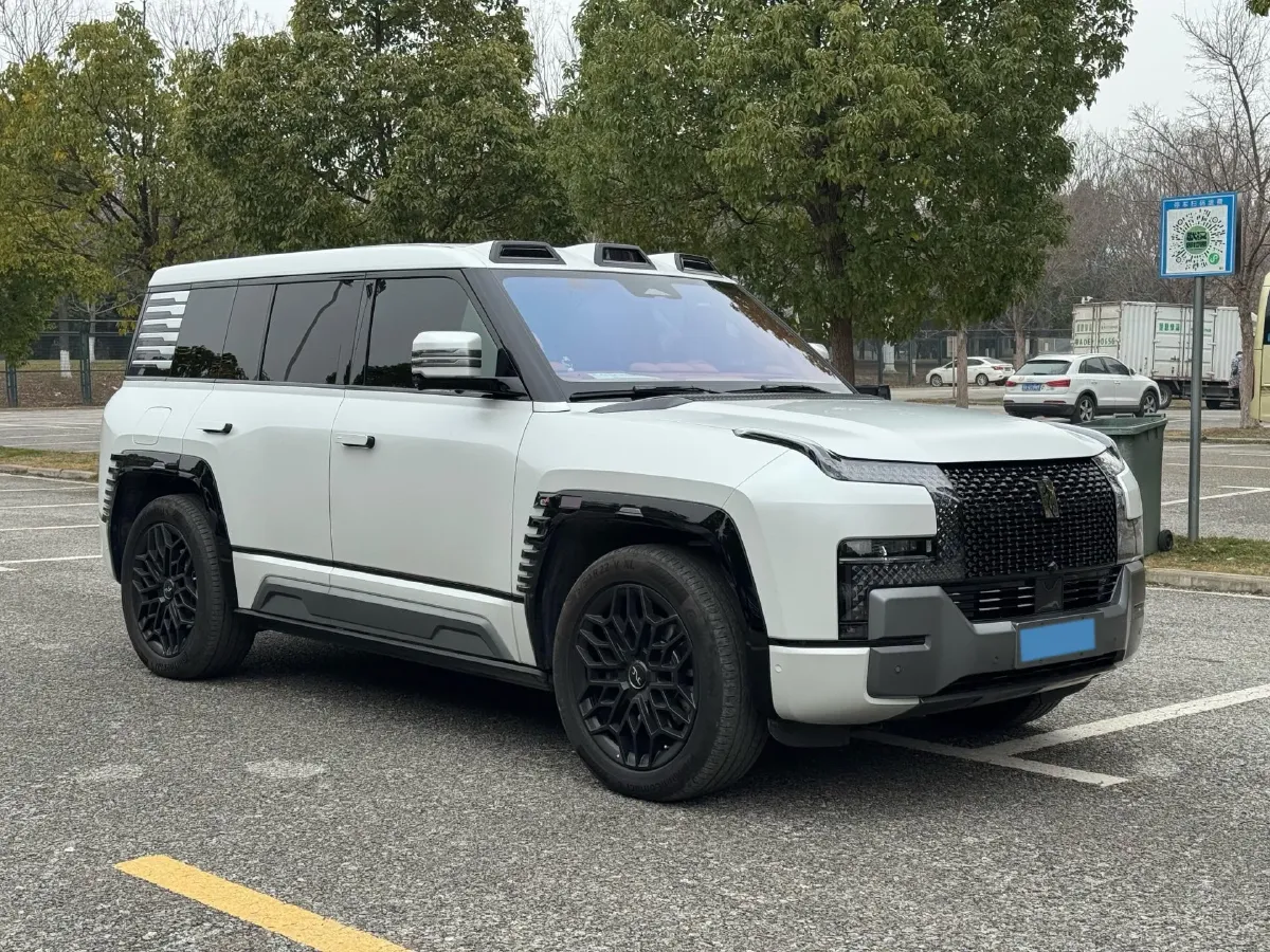 2023 YangWang U8 2.0T 272HP L4 REEV 49.05KWH,autocango,china used car exporter,china ev exporter,chinese used car exporter,chinese used ev exporter
