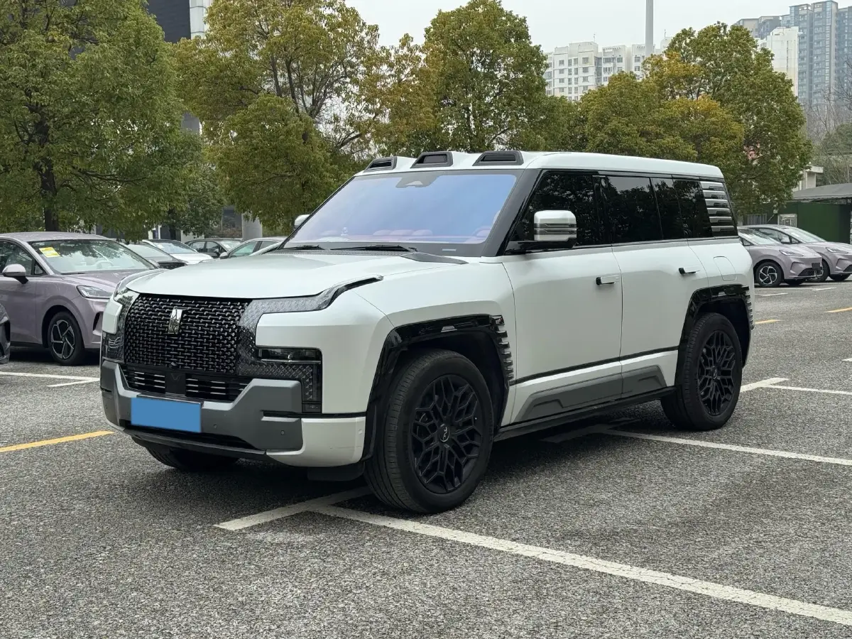 2023 YangWang U8 2.0T 272HP L4 REEV 49.05KWH