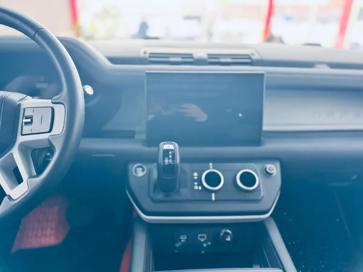 2023 Land Rover Defender 3.0T 400HP L6 8AT,autocango,china used car exporter,china ev exporter,chinese used car exporter,chinese used ev exporter