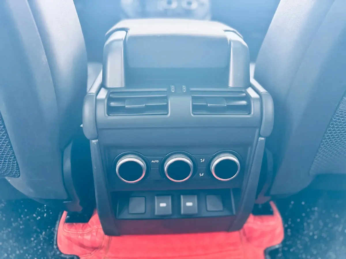 2023 Land Rover Defender 3.0T 400HP L6 8AT,autocango,china used car exporter,china ev exporter,chinese used car exporter,chinese used ev exporter