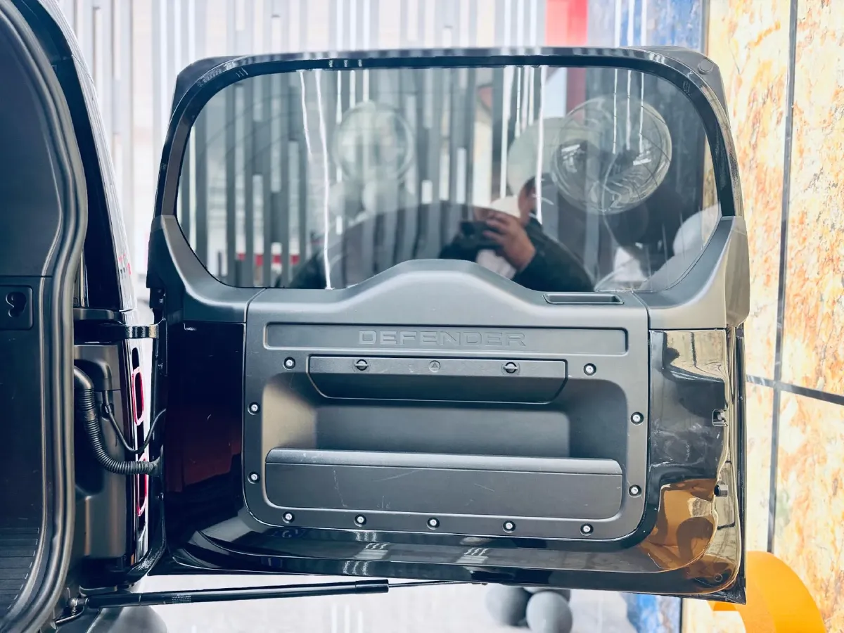 2023 Land Rover Defender 3.0T 400HP L6 8AT,autocango,china used car exporter,china ev exporter,chinese used car exporter,chinese used ev exporter