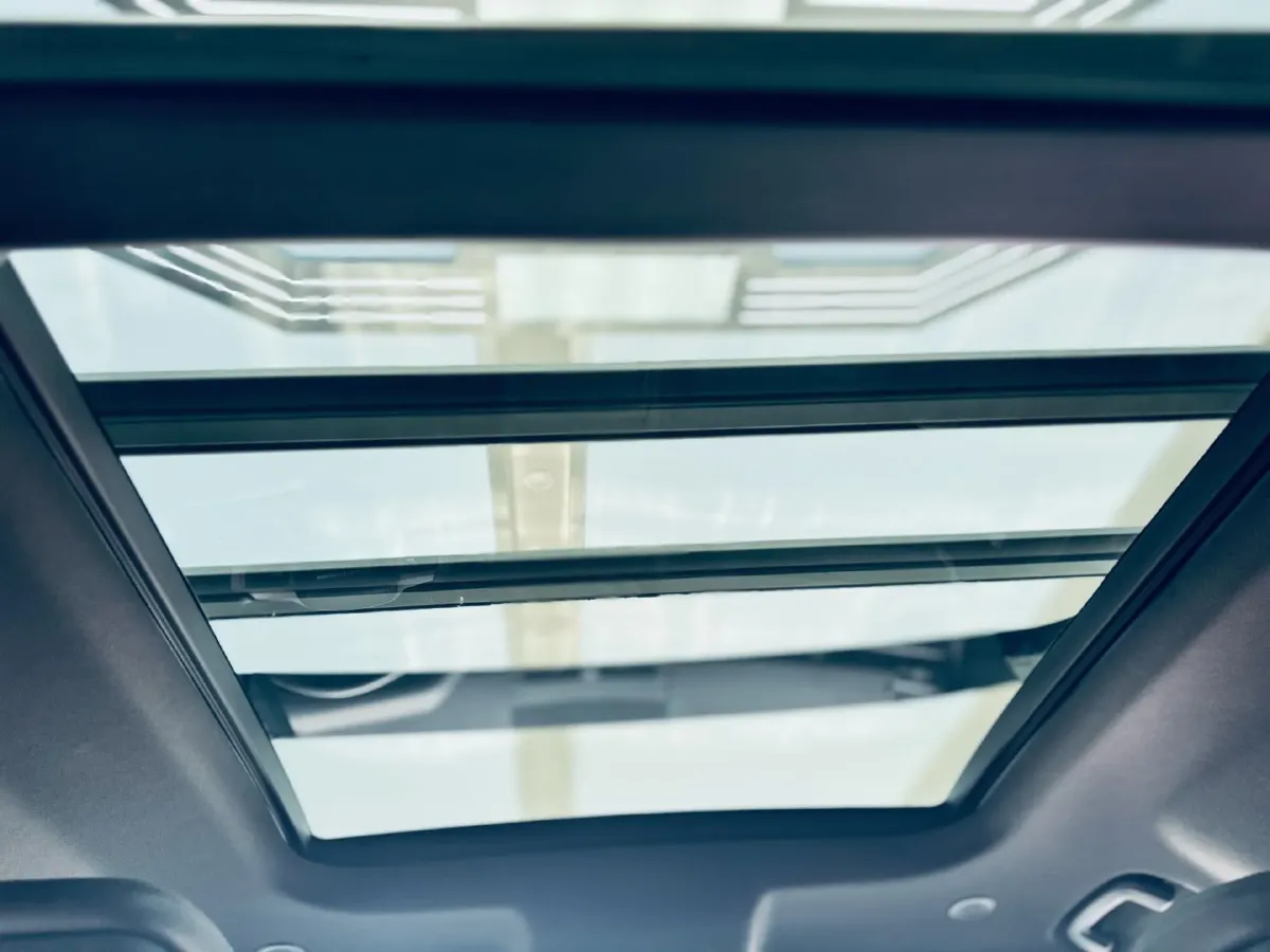 2023 Land Rover Defender 3.0T 400HP L6 8AT,autocango,china used car exporter,china ev exporter,chinese used car exporter,chinese used ev exporter