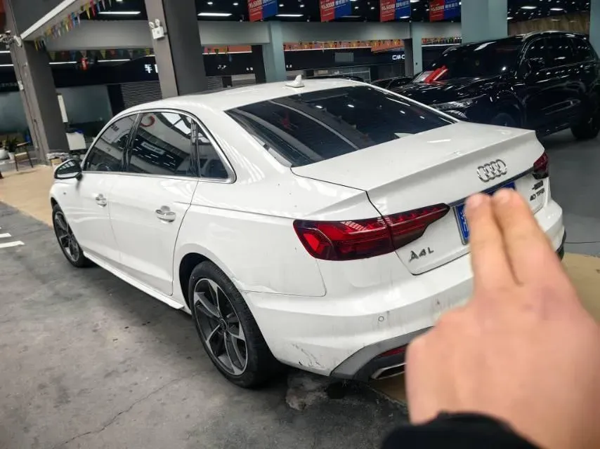 2022 Audi A4L 2.0T 190HP L4 7DCT,autocango,china used car exporter,china ev exporter,chinese used car exporter,chinese used ev exporter