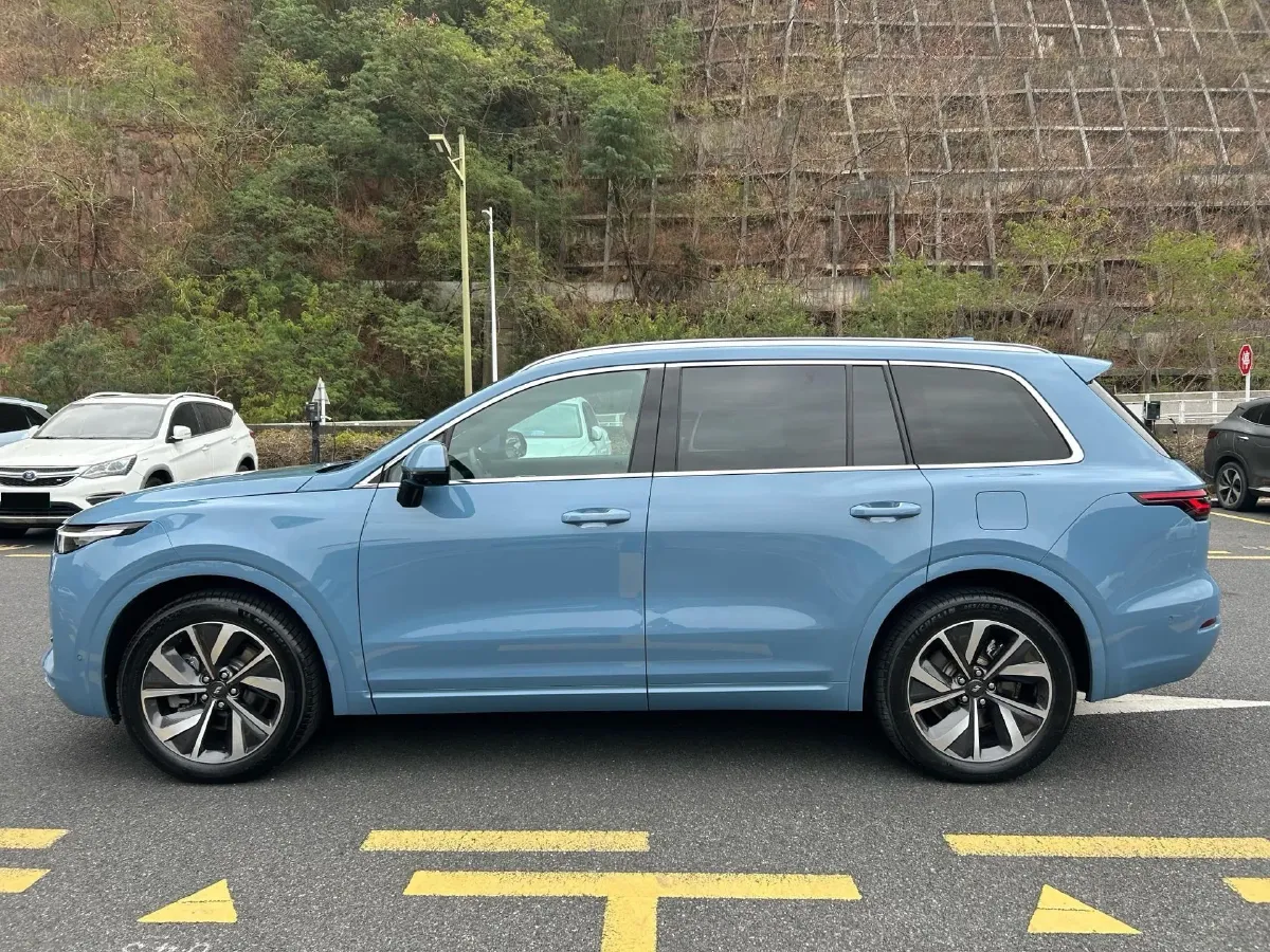 2021 Li ONE Range Extended 131HP REEV 40.5KWH,autocango,china used car exporter,china ev exporter,chinese used car exporter,chinese used ev exporter