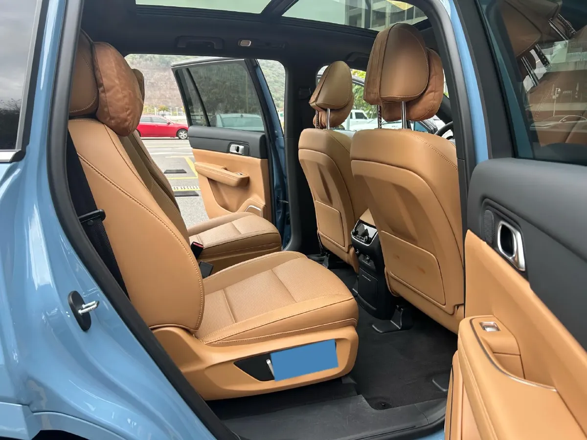 2021 Li ONE Range Extended 131HP REEV 40.5KWH,autocango,china used car exporter,china ev exporter,chinese used car exporter,chinese used ev exporter