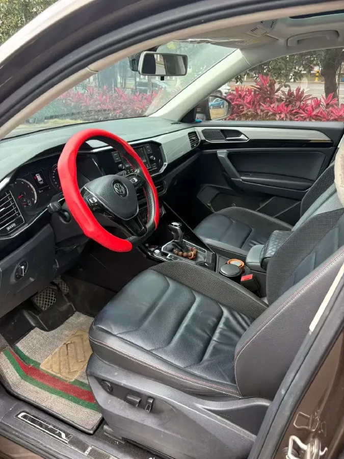 2019 Jeep Cherokee 2.0T 234HP L4 9AT,autocango,china used car exporter,china ev exporter,chinese used car exporter,chinese used ev exporter