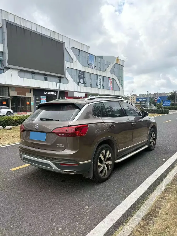 2019 Jeep Cherokee 2.0T 234HP L4 9AT,autocango,china used car exporter,china ev exporter,chinese used car exporter,chinese used ev exporter