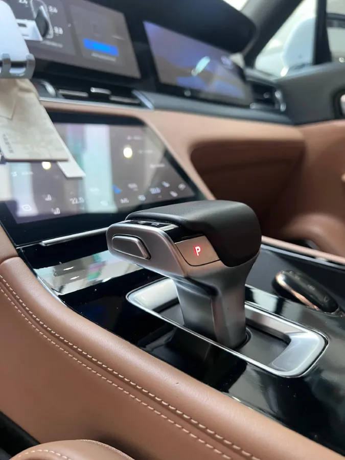 2020 Li ONE Range Extended 131HP REEV 40.5KWH,autocango,china used car exporter,china ev exporter,chinese used car exporter,chinese used ev exporter