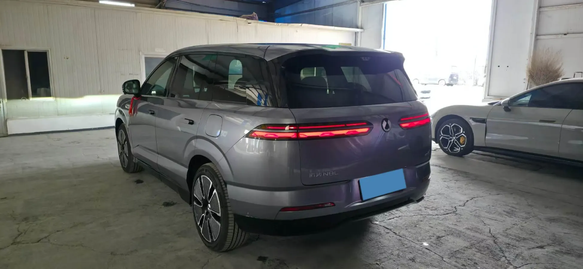 2025 Denza DenzaN8L 2.0T 207HP L4 E-CVT PHEV,autocango,china used car exporter,china ev exporter,chinese used car exporter,chinese used ev exporter
