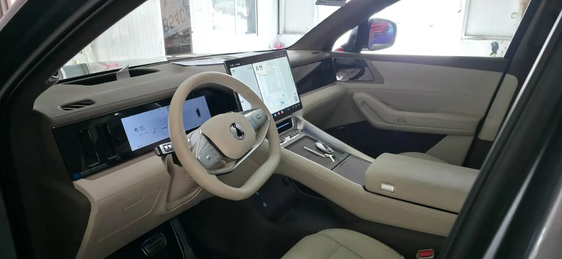 2025 Denza DenzaN8L 2.0T 207HP L4 E-CVT PHEV,autocango,china used car exporter,china ev exporter,chinese used car exporter,chinese used ev exporter