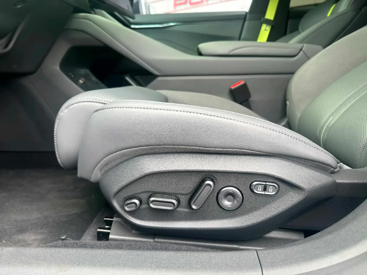 2025 Xpeng P7 BEV,autocango,china used car exporter,china ev exporter,chinese used car exporter,chinese used ev exporter