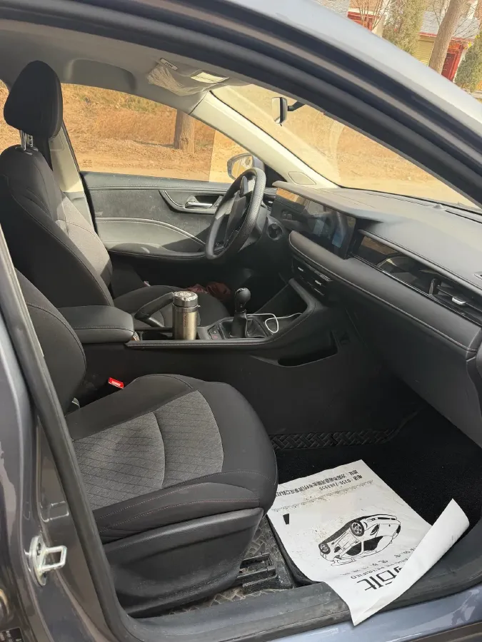 2023 Roewe i5 1.5L 129HP L4 5MT,autocango,china used car exporter,china ev exporter,chinese used car exporter,chinese used ev exporter