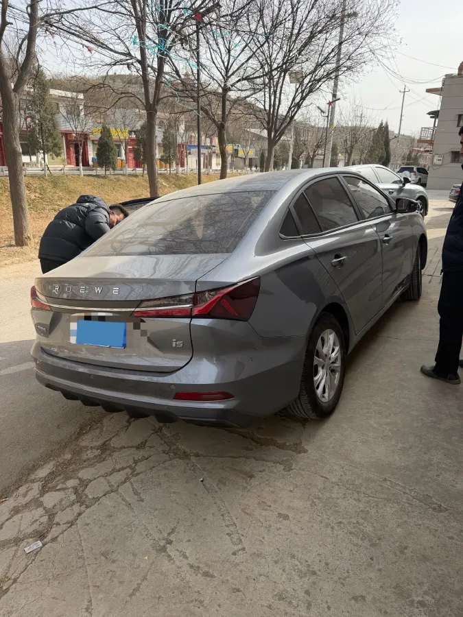 2023 Roewe i5 1.5L 129HP L4 5MT,autocango,china used car exporter,china ev exporter,chinese used car exporter,chinese used ev exporter