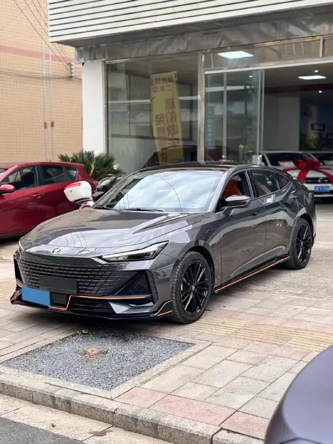 2025 ChangAn UNI-V 1.5T 192HP L4 7DCT