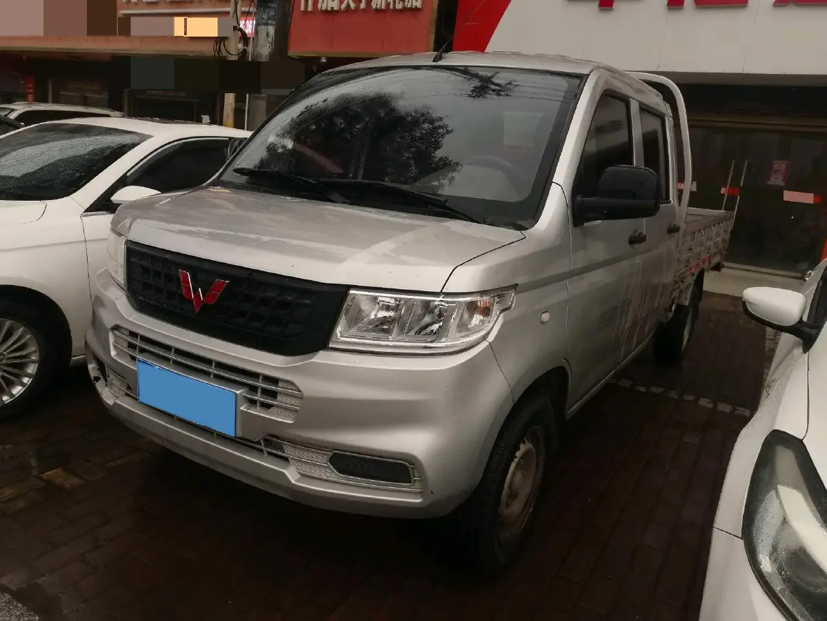 2022 WuLing RongGuang New Truck 1.5L 102HP L4 5MT