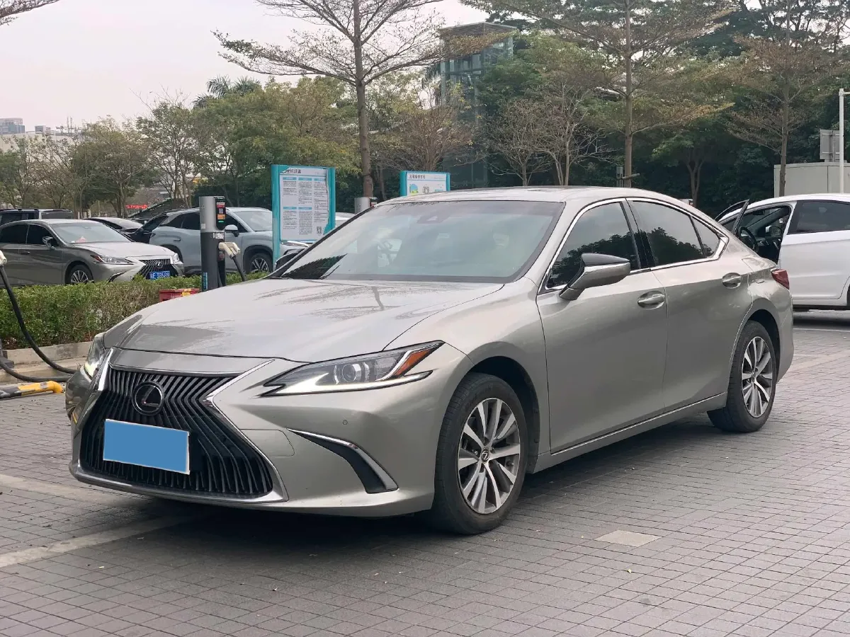 2020 Lexus ES 2.0L 173HP L4 CVT,autocango,china used car exporter,china ev exporter,chinese used car exporter,chinese used ev exporter