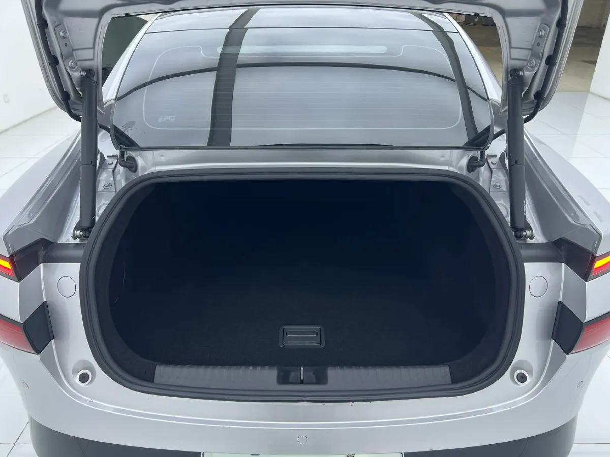 2023 Xpeng P7 BEV 86.2KWH,autocango,china used car exporter,china ev exporter,chinese used car exporter,chinese used ev exporter