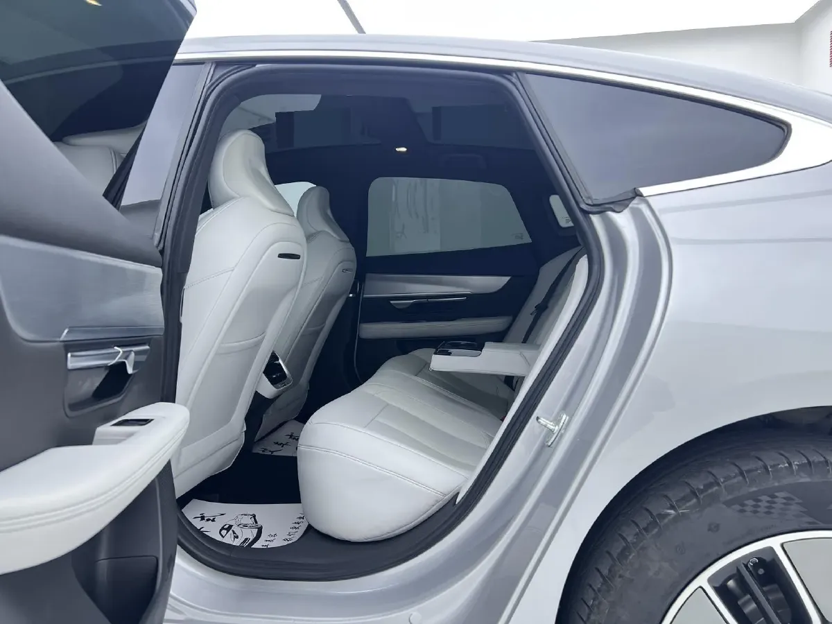 2023 Xpeng P7 BEV 86.2KWH,autocango,china used car exporter,china ev exporter,chinese used car exporter,chinese used ev exporter