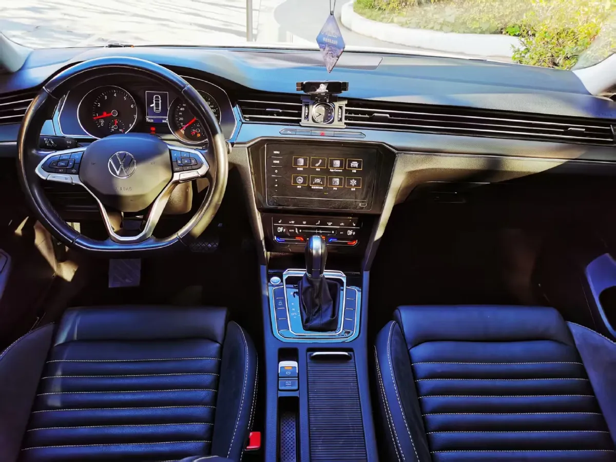 2020 Volkswagen Magotan 2.0T 186HP L4 7DCT,autocango,china used car exporter,china ev exporter,chinese used car exporter,chinese used ev exporter