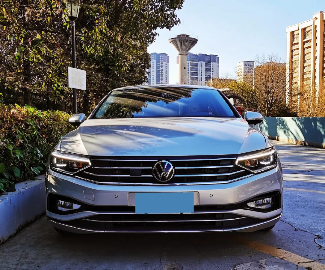 2020 Volkswagen Magotan 2.0T 186HP L4 7DCT,autocango,china used car exporter,china ev exporter,chinese used car exporter,chinese used ev exporter