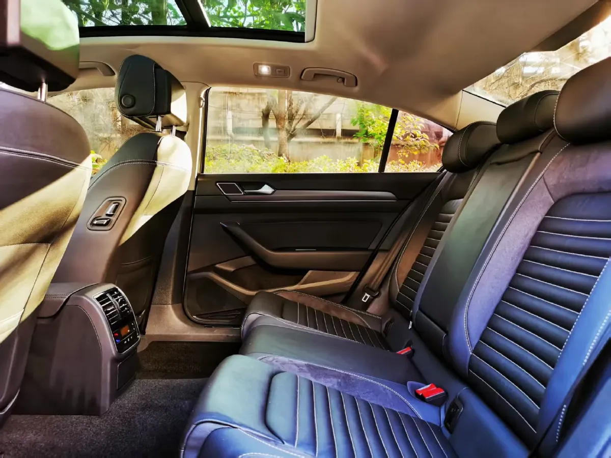 2020 Volkswagen Magotan 2.0T 186HP L4 7DCT,autocango,china used car exporter,china ev exporter,chinese used car exporter,chinese used ev exporter