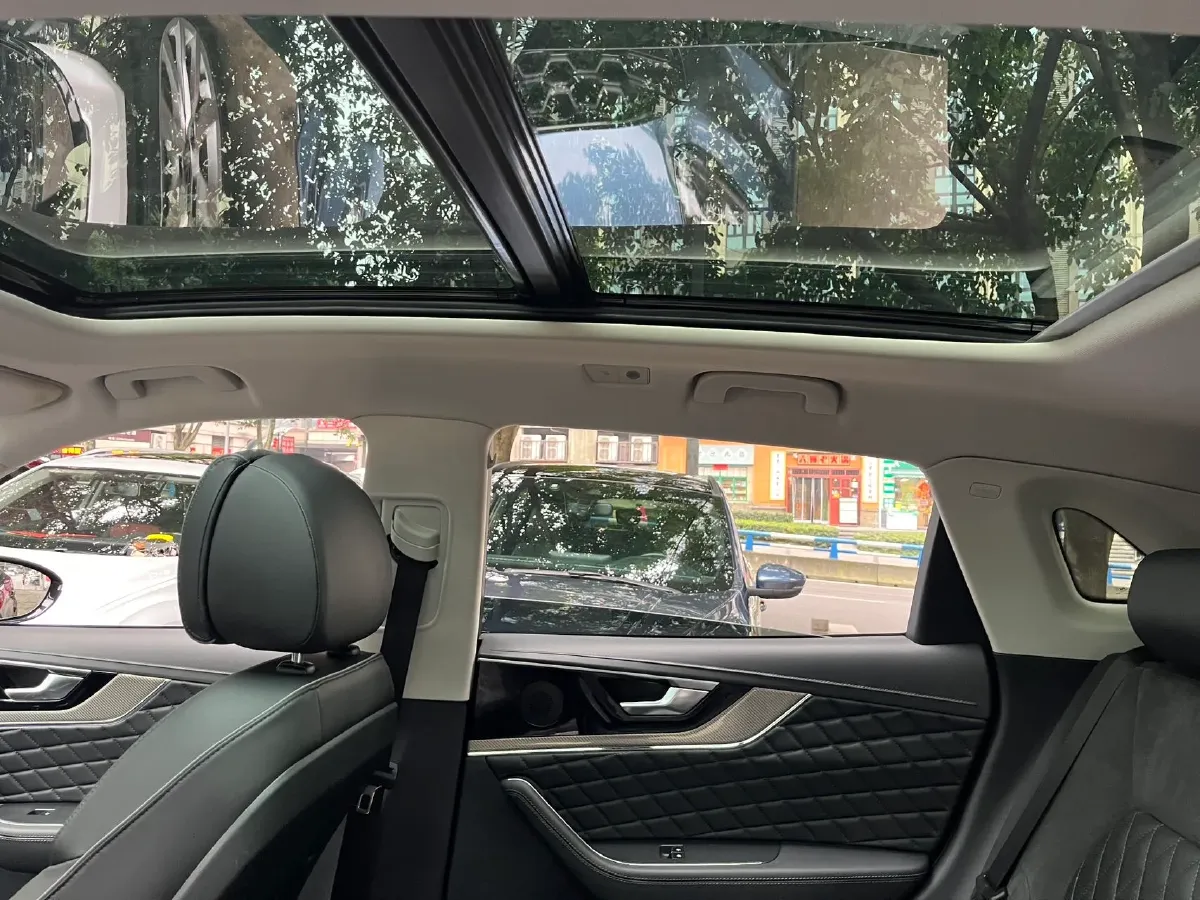 2019 HongQi HS5 2.0T 224HP L4 6AT,autocango,china used car exporter,china ev exporter,chinese used car exporter,chinese used ev exporter