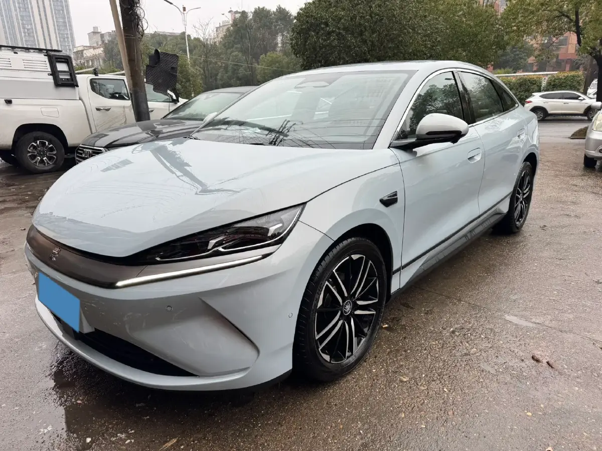 2025 BYD QinL BEV