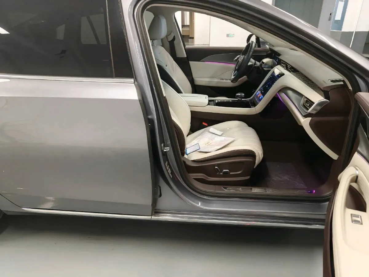 2023 HongQi H5 2.0T 224HP L4 8AT,autocango,china used car exporter,china ev exporter,chinese used car exporter,chinese used ev exporter