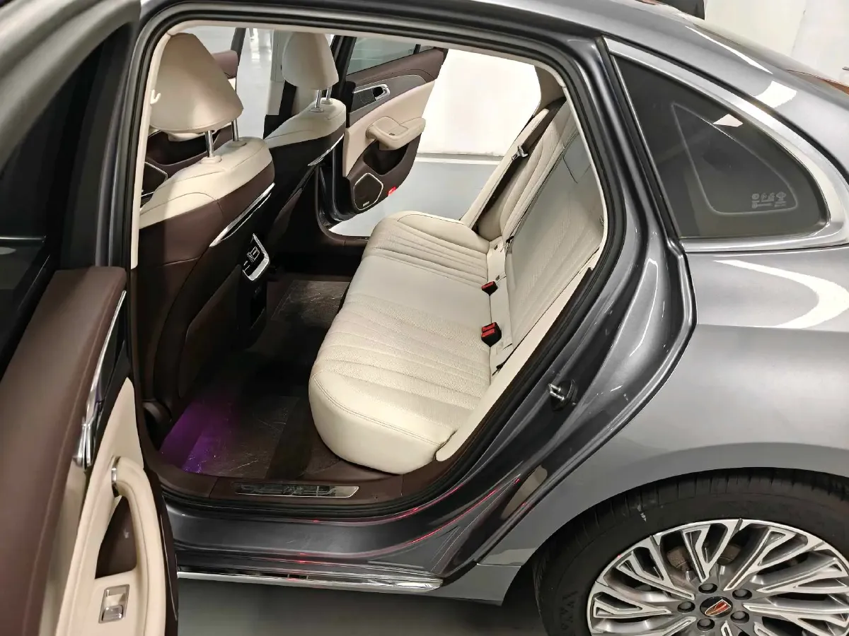 2023 HongQi H5 2.0T 224HP L4 8AT,autocango,china used car exporter,china ev exporter,chinese used car exporter,chinese used ev exporter