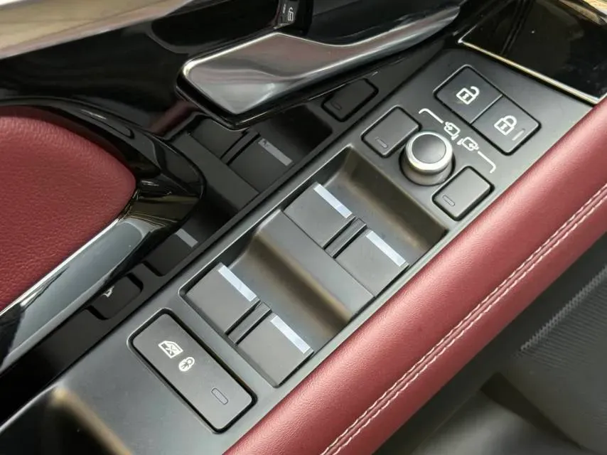 2022 Land Rover Range Rover Evoque 2.0T 249HP L4 9AT,autocango,china used car exporter,china ev exporter,chinese used car exporter,chinese used ev exporter