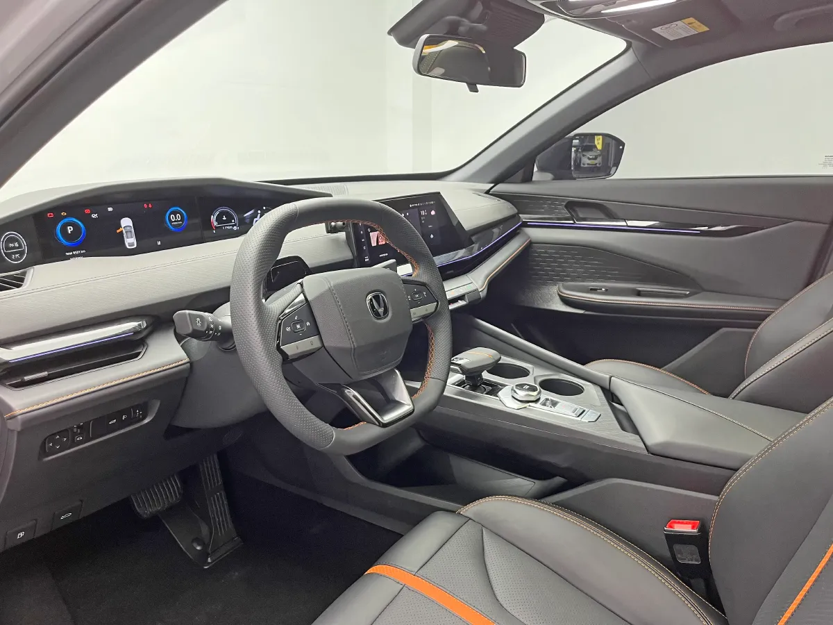 2024 ChangAn UNI-V 1.5T 188HP L4 7DCT,autocango,china used car exporter,china ev exporter,chinese used car exporter,chinese used ev exporter