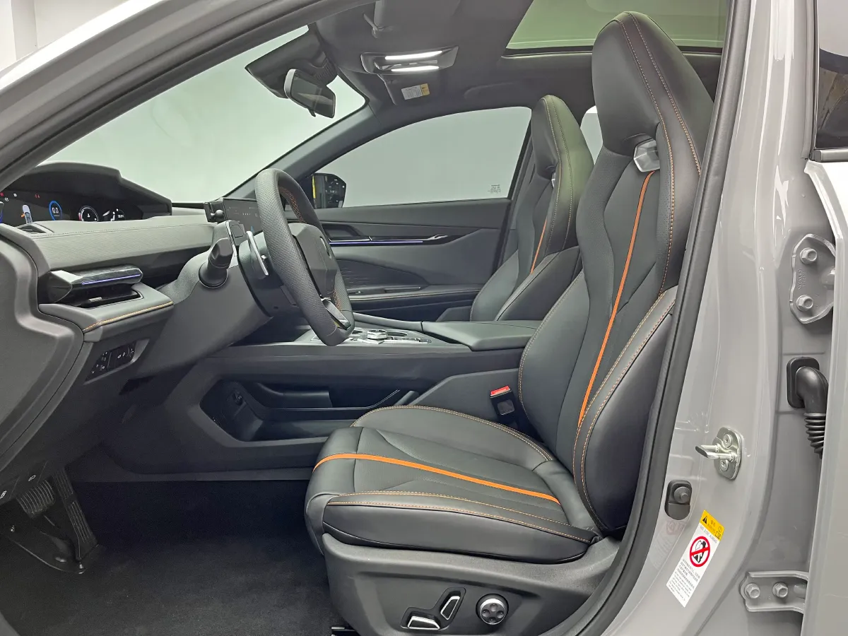 2024 ChangAn UNI-V 1.5T 188HP L4 7DCT,autocango,china used car exporter,china ev exporter,chinese used car exporter,chinese used ev exporter