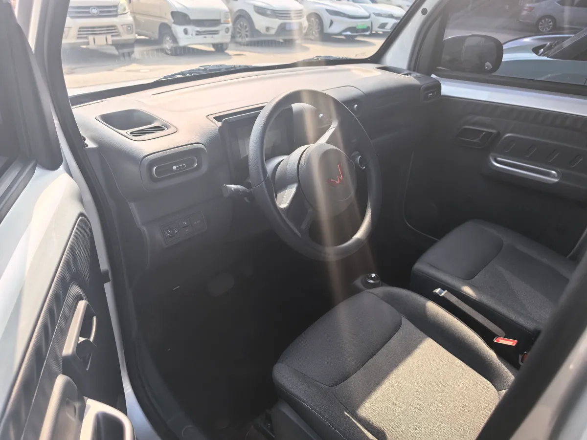 2025 WuLing HongGuang MINI EV BEV 16.2KWH,autocango,china used car exporter,china ev exporter,chinese used car exporter,chinese used ev exporter