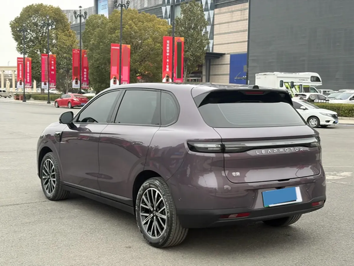 2025 Leapmotor B10 BEV 67.1KWH,autocango,china used car exporter,china ev exporter,chinese used car exporter,chinese used ev exporter