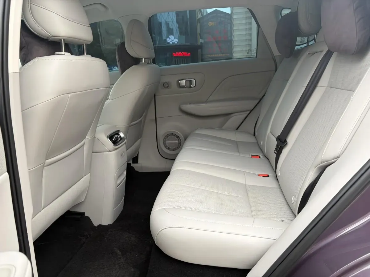 2025 Leapmotor B10 BEV 67.1KWH,autocango,china used car exporter,china ev exporter,chinese used car exporter,chinese used ev exporter