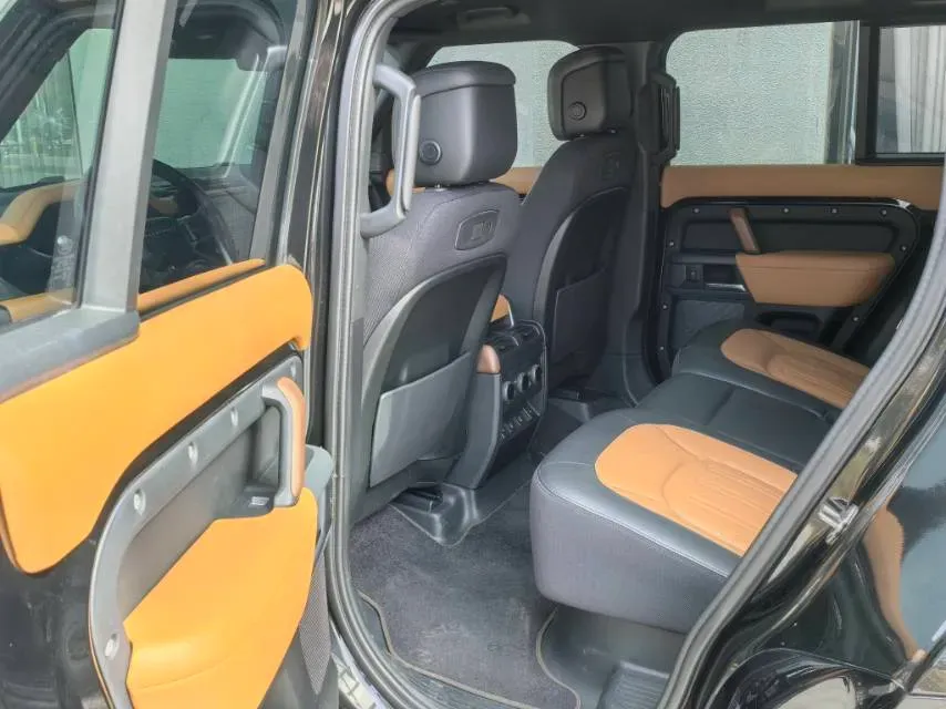 2022 Land Rover Defender 3.0T 400HP L6 8AT,autocango,china used car exporter,china ev exporter,chinese used car exporter,chinese used ev exporter