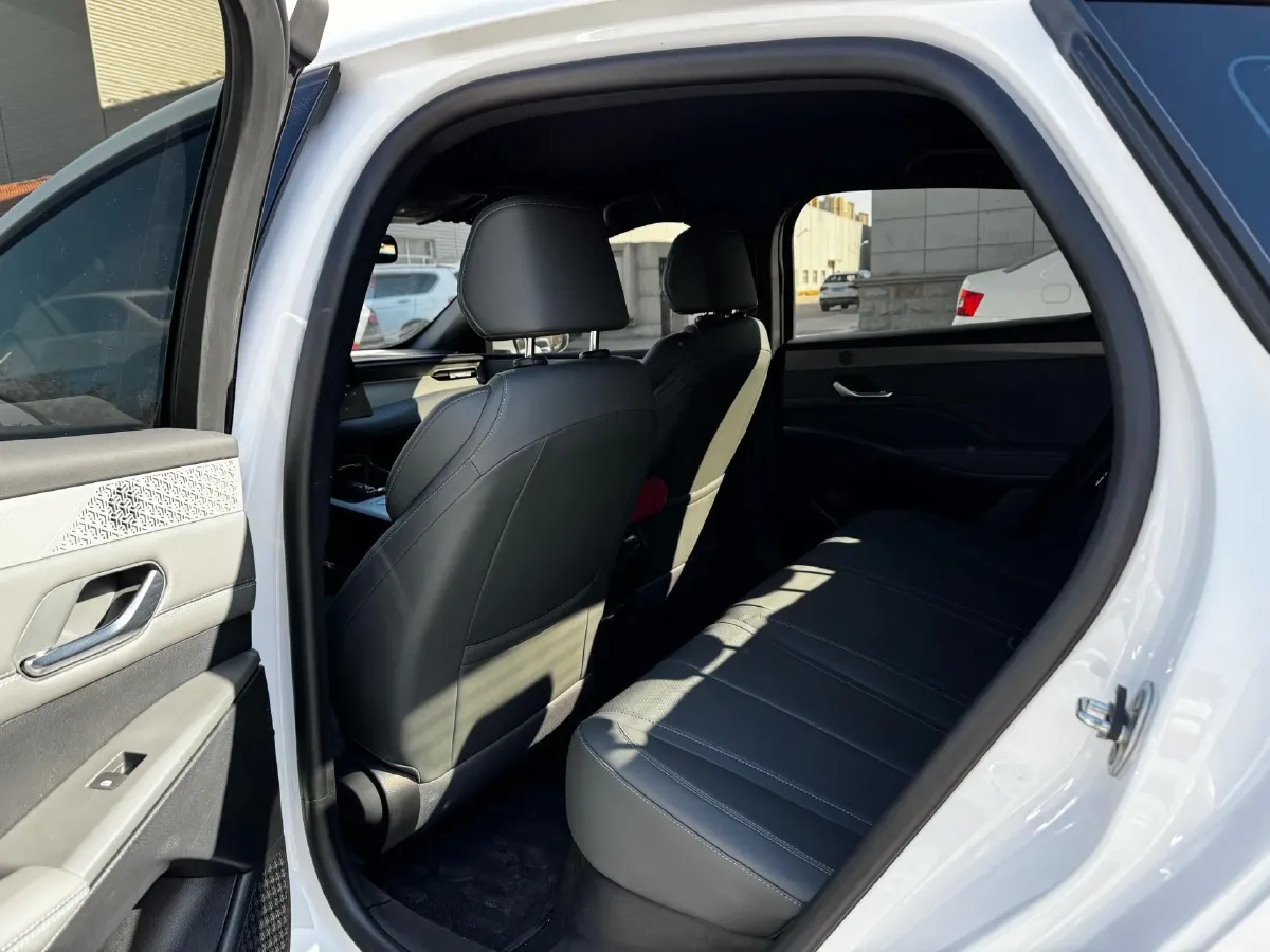 2025 BYD Seal05 DM-i 1.5L 101HP L4 E-CVT PHEV 7.68KWH,autocango,china used car exporter,china ev exporter,chinese used car exporter,chinese used ev exporter