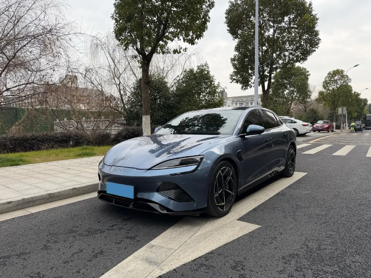 2022 AITO AITO M5 Range Extended 125HP REEV 40KWH,autocango,china used car exporter,china ev exporter,chinese used car exporter,chinese used ev exporter