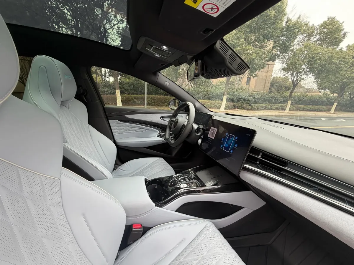 2022 AITO AITO M5 Range Extended 125HP REEV 40KWH,autocango,china used car exporter,china ev exporter,chinese used car exporter,chinese used ev exporter