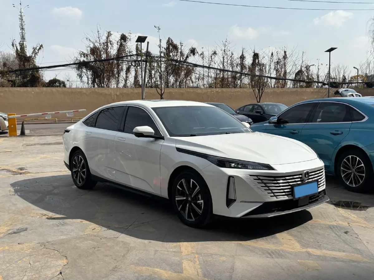 2025 ChangAn Eado 1.5T 192HP L4 7DCT,autocango,china used car exporter,china ev exporter,chinese used car exporter,chinese used ev exporter