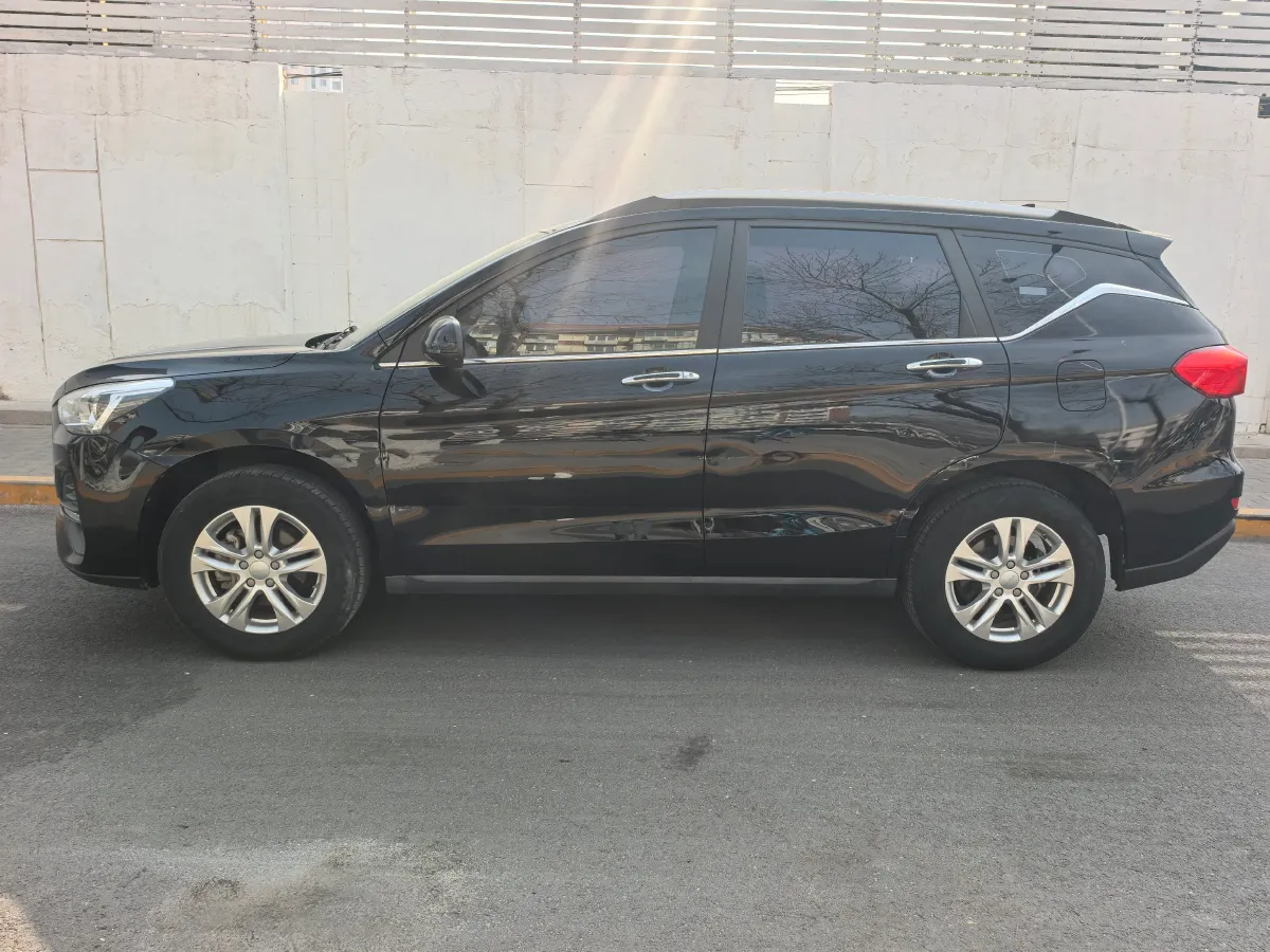 2019 Haval M6 1.5T 150HP L4 7DCT,autocango,china used car exporter,china ev exporter,chinese used car exporter,chinese used ev exporter