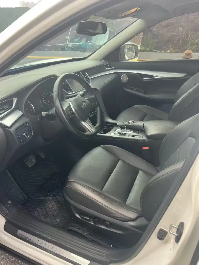 2018 Infiniti QX30 2.0T 211HP L4 7DCT,autocango,china used car exporter,china ev exporter,chinese used car exporter,chinese used ev exporter