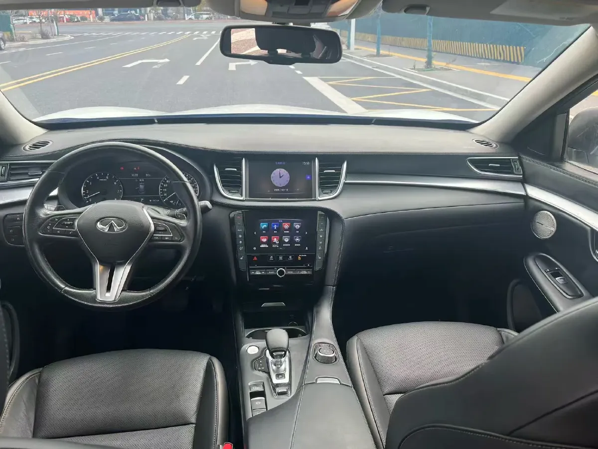 2018 Infiniti QX30 2.0T 211HP L4 7DCT,autocango,china used car exporter,china ev exporter,chinese used car exporter,chinese used ev exporter